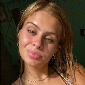 Meet your Posher, Dacianelle